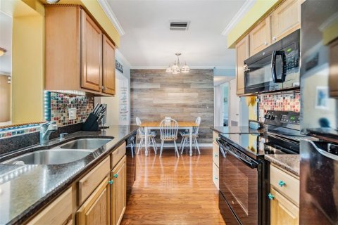 House in Dunedin, Florida 2 bedrooms, 94.76 sq.m. № 1813479 - photo 10