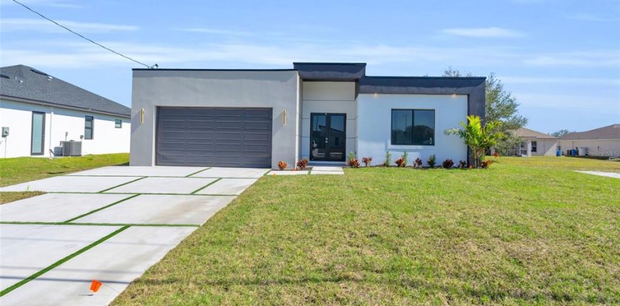 House in Cape Coral, Florida 4 bedrooms, 176.89 sq.m. № 1518380