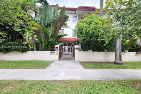 Condo in Miami Beach, Florida, 2 bedrooms  № 2025847 - photo 7