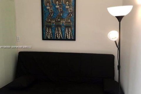 Condo in Miami Beach, Florida, 2 bedrooms  № 2025847 - photo 24