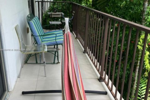 Condo in Miami Beach, Florida, 2 bedrooms  № 2025847 - photo 26