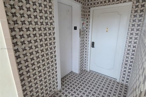 Condo in Miami Beach, Florida, 2 bedrooms  № 2025847 - photo 13