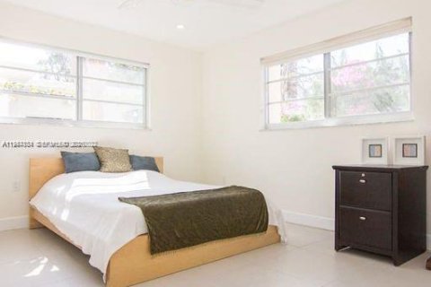 Condo in Miami Beach, Florida, 2 bedrooms  № 2025847 - photo 23