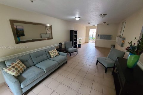 Condo in Miami Beach, Florida, 2 bedrooms  № 2025847 - photo 11