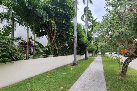 Condo in Miami Beach, Florida, 2 bedrooms  № 2025847 - photo 5