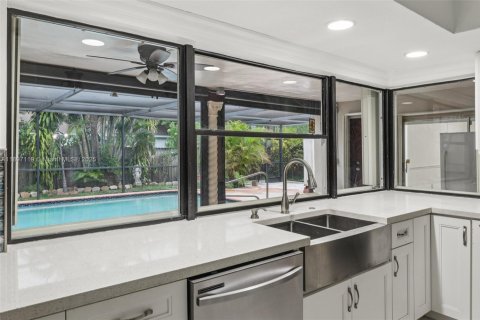 House in Miramar, Florida 3 bedrooms, 141.95 sq.m. № 1948581 - photo 30