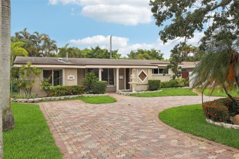 House in Miramar, Florida 3 bedrooms, 141.95 sq.m. № 1948581 - photo 16