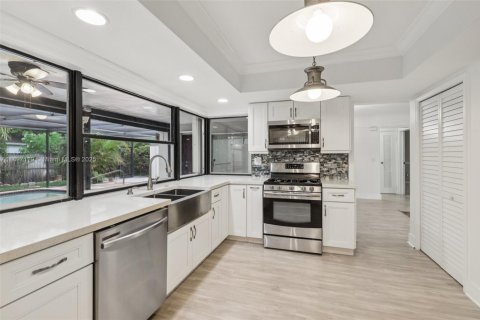 House in Miramar, Florida 3 bedrooms, 141.95 sq.m. № 1948581 - photo 29