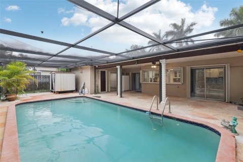 House in Miramar, Florida 3 bedrooms, 141.95 sq.m. № 1948581 - photo 2