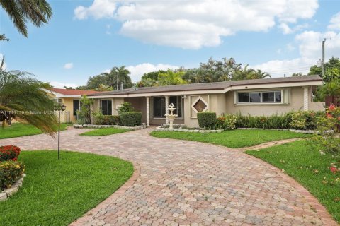 House in Miramar, Florida 3 bedrooms, 141.95 sq.m. № 1948581 - photo 1