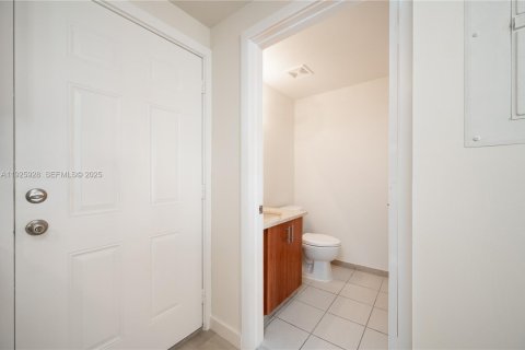 Снять в аренду кондоминиум в Майами, Флорида 2 спальни, 110.55м2, № 1987003 - фото 30