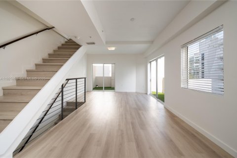 Снять в аренду кондоминиум в Майами, Флорида 2 спальни, 110.55м2, № 1987003 - фото 23