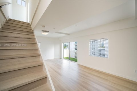 Снять в аренду кондоминиум в Майами, Флорида 2 спальни, 110.55м2, № 1987003 - фото 28