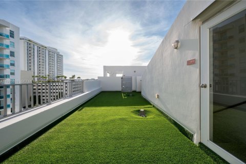 Снять в аренду кондоминиум в Майами, Флорида 2 спальни, 110.55м2, № 1987003 - фото 27