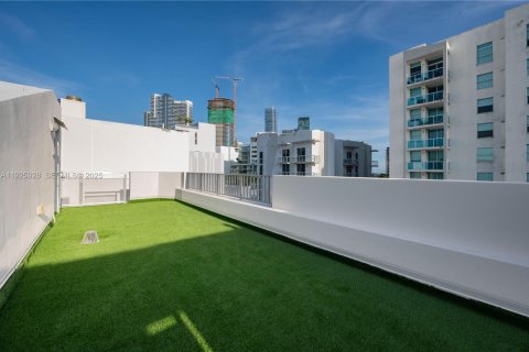 Снять в аренду кондоминиум в Майами, Флорида 2 спальни, 110.55м2, № 1987003 - фото 25