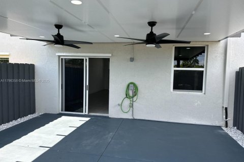 Touwnhouse à louer à Homestead, Floride: 3 chambres, 123.65 m2 № 1671139 - photo 5