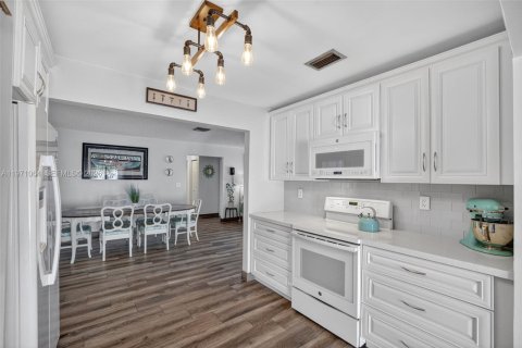 Купить виллу или дом в Коконат Крик, Флорида 3 спальни, 153.75м2, № 2033249 - фото 27