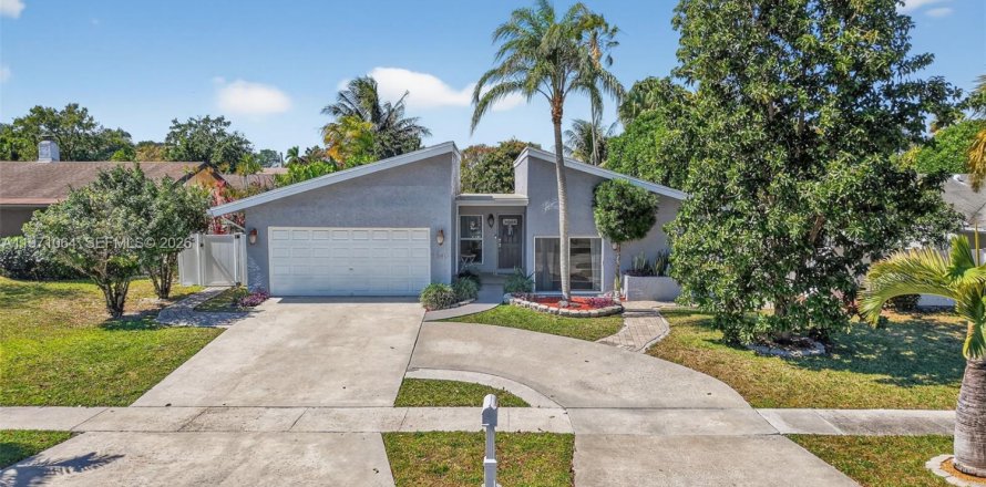 Дом в Коконат Крик, Флорида 3 спальни, 153.75м2 № 2033249