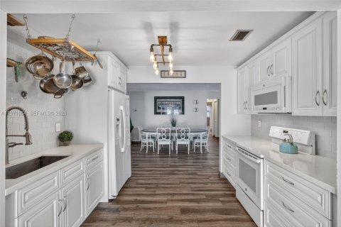 Купить виллу или дом в Коконат Крик, Флорида 3 спальни, 153.75м2, № 2033249 - фото 28