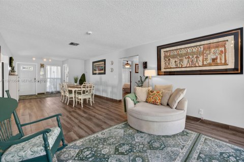 Купить виллу или дом в Коконат Крик, Флорида 3 спальни, 153.75м2, № 2033249 - фото 16