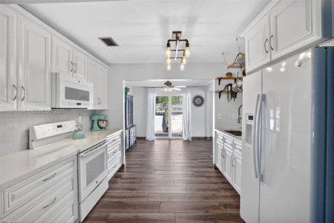 Купить виллу или дом в Коконат Крик, Флорида 3 спальни, 153.75м2, № 2033249 - фото 23