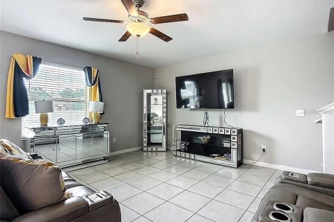 House in Ruskin, Florida 4 bedrooms, 244.61 sq.m. № 2215709 - photo 11