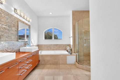 Купить виллу или дом в Форт-Лодердейл, Флорида 5 спален, 404.68м2, № 1958518 - фото 19