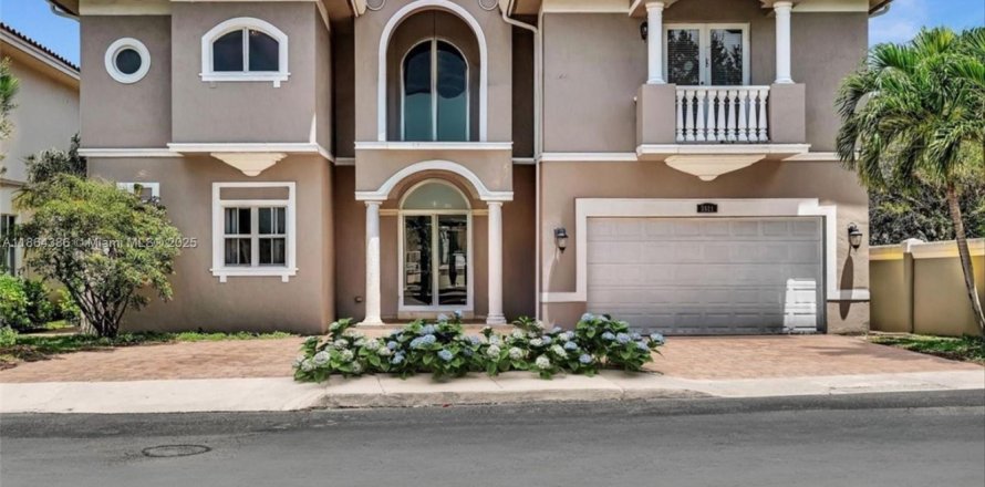 Дом в Форт-Лодердейл, Флорида 5 спален, 404.68м2 № 1958518