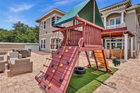 Купить виллу или дом в Форт-Лодердейл, Флорида 5 спален, 404.68м2, № 1958518 - фото 30