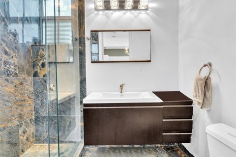 Купить виллу или дом в Форт-Лодердейл, Флорида 5 спален, 404.68м2, № 1958518 - фото 27