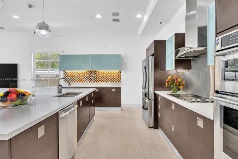 Купить виллу или дом в Форт-Лодердейл, Флорида 5 спален, 404.68м2, № 1958518 - фото 7