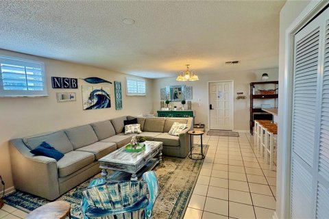 Villa ou maison à louer à New Smyrna Beach, Floride: 3 chambres, 162.21 m2 № 2205152 - photo 13
