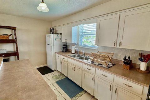 Villa ou maison à louer à New Smyrna Beach, Floride: 3 chambres, 162.21 m2 № 2205152 - photo 10