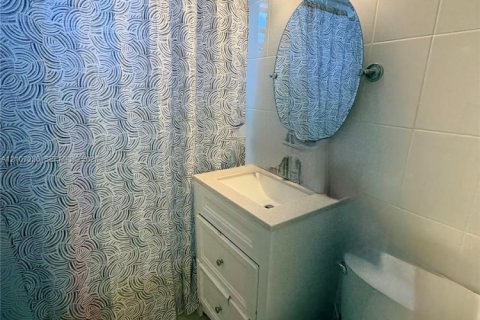 Copropriété à vendre à Miami Springs, Floride: 2 chambres, 57.97 m2 № 2429731 - photo 4