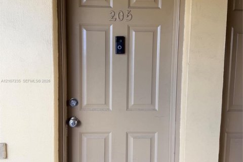 Copropriété à vendre à Miami Springs, Floride: 2 chambres, 57.97 m2 № 2429731 - photo 7