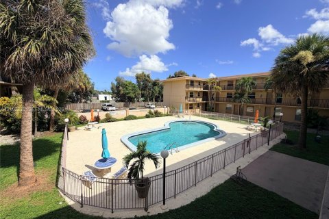 Copropriété à vendre à Miami Springs, Floride: 2 chambres, 57.97 m2 № 2429731 - photo 6