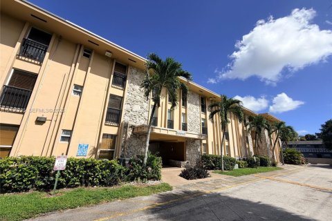 Copropriété à vendre à Miami Springs, Floride: 2 chambres, 57.97 m2 № 2429731 - photo 11