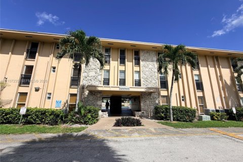 Copropriété à vendre à Miami Springs, Floride: 2 chambres, 57.97 m2 № 2429731 - photo 10
