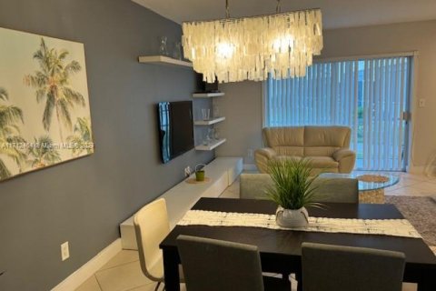 Condo in Hallandale Beach, Florida, 2 bedrooms  № 1763569 - photo 6