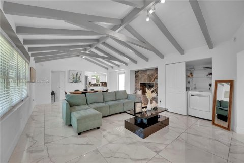 Снять в аренду виллу или дом в Майами-Шорс, Флорида 3 спальни, 103.03м2, № 1924318 - фото 11