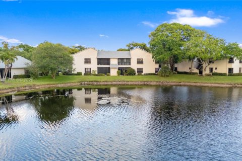 Condo in Coconut Creek, Florida, 3 bedrooms  № 2076183 - photo 24