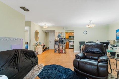 Condo in Coconut Creek, Florida, 3 bedrooms  № 2076183 - photo 4