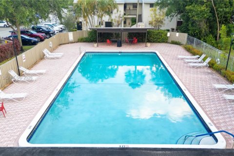Condo in Coconut Creek, Florida, 3 bedrooms  № 2076183 - photo 21