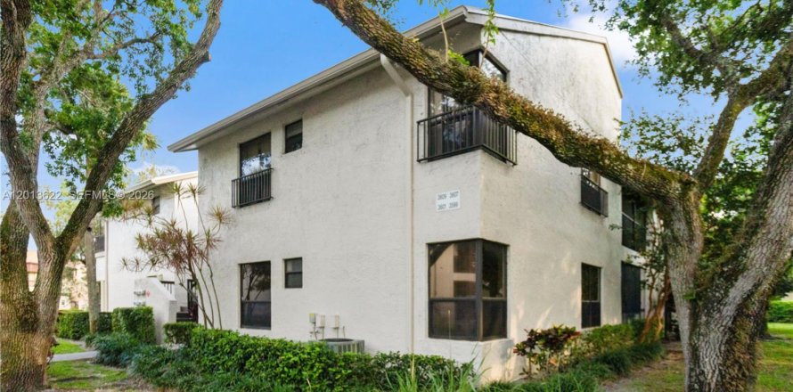 Condo in Coconut Creek, Florida, 3 bedrooms  № 2076183