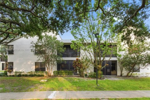 Condo in Coconut Creek, Florida, 3 bedrooms  № 2076183 - photo 2