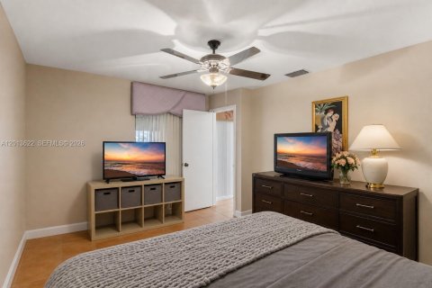 Condo in Coconut Creek, Florida, 3 bedrooms  № 2076183 - photo 12
