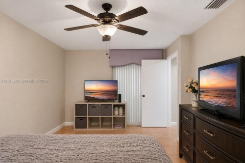 Condo in Coconut Creek, Florida, 3 bedrooms  № 2076183 - photo 11