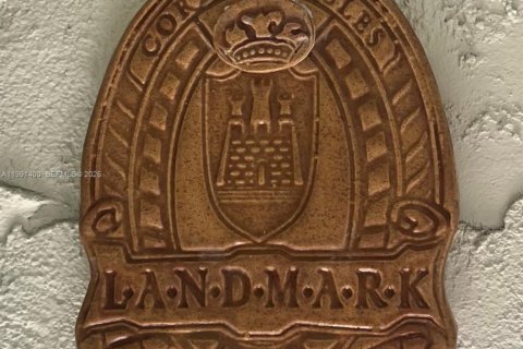 Купить виллу или дом в Корал-Гейблс, Флорида 3 спальни, 29.73м2, № 2052447 - фото 2