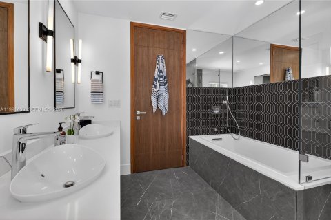 Villa ou maison à vendre à Coral Gables, Floride: 3 chambres, 178.19 m2 № 2052447 - photo 24