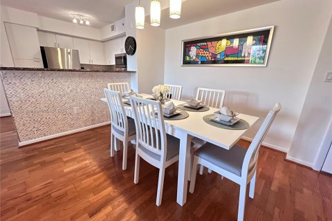 Condominio en alquiler en Aventura, Florida, 2 dormitorios, 109.62 m2 № 1937592 - foto 8
